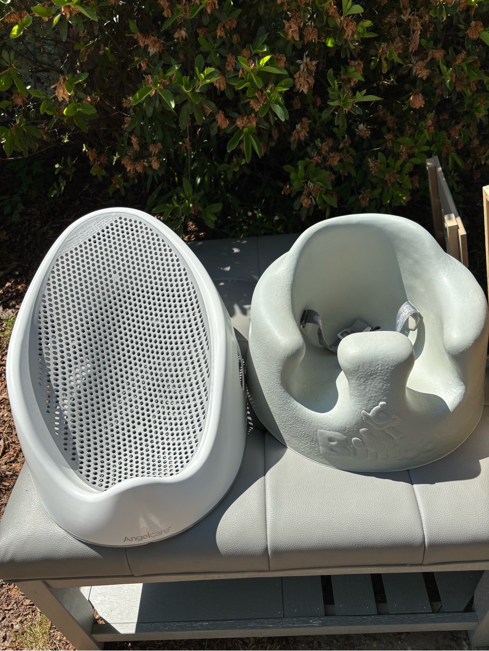 Bumbo Infant Seat Set in Light Gray